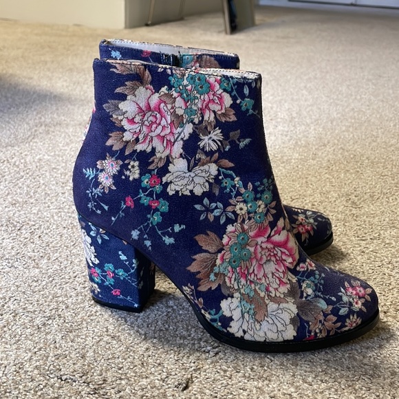 *Host Pick* Anthropologie Billy Ella Matralia Booties New without Box SZ 8 - Picture 5 of 9